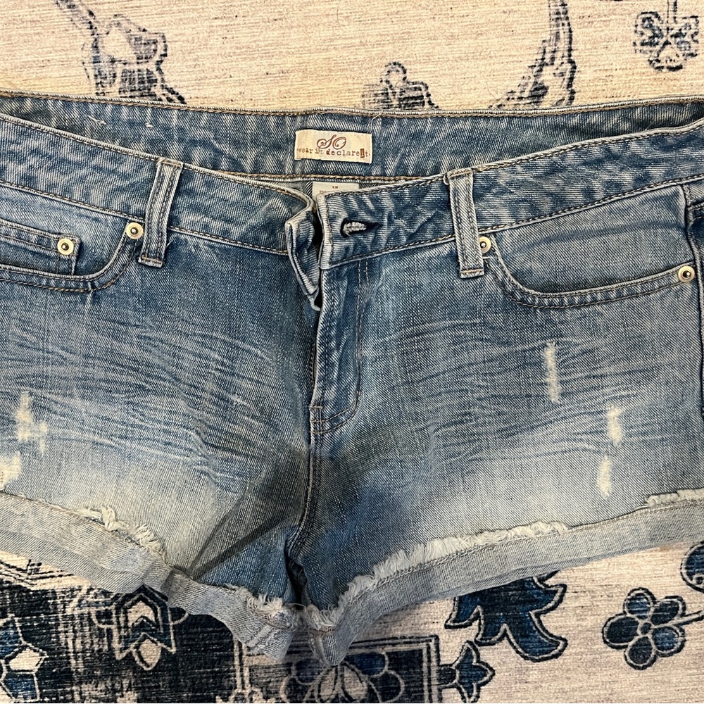 Kohls size 13 worn once, great condition short shorts